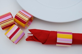 recycled-fabric-napkin-rings-from-saran-wrap-tubes_181